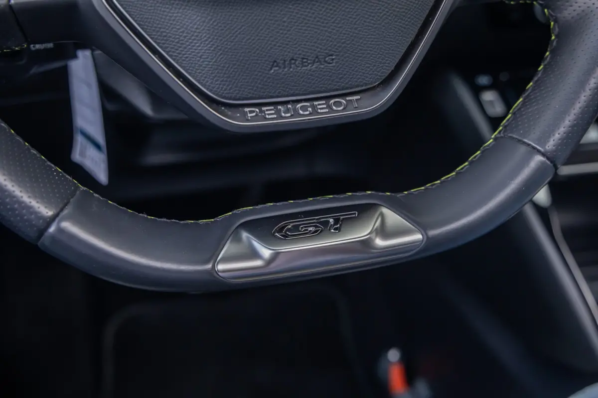 EV GT Pack 50 kWh | (Elektrisch) panorama-dak | Cruise adaptief | Camera | Apple Carplay/Android Auto | Lederen/alcantara bekleding | Stoel verwarming | Keyless | Digitaal dashboard | Achter