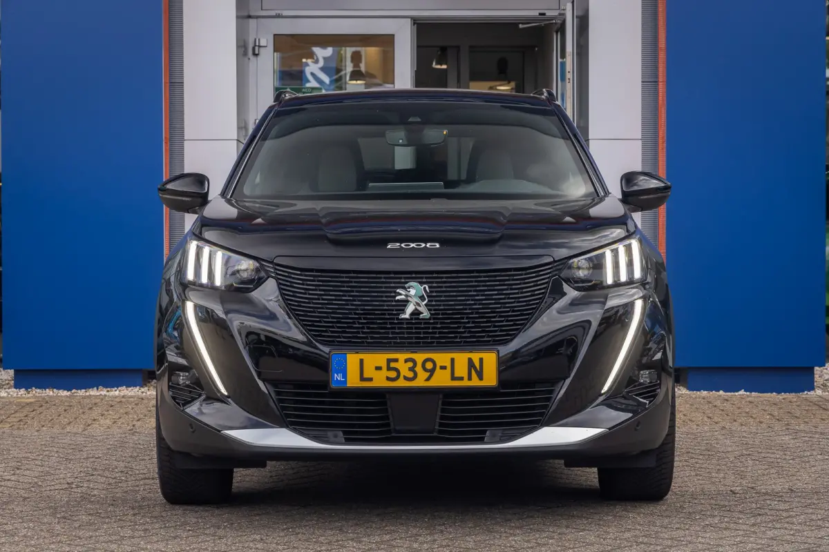 EV GT Pack 50 kWh | (Elektrisch) panorama-dak | Cruise adaptief | Camera | Apple Carplay/Android Auto | Lederen/alcantara bekleding | Stoel verwarming | Keyless | Digitaal dashboard | Achter