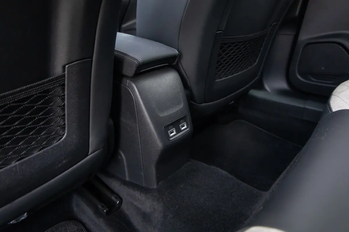 EV GT Pack 50 kWh | (Elektrisch) panorama-dak | Cruise adaptief | Camera | Apple Carplay/Android Auto | Lederen/alcantara bekleding | Stoel verwarming | Keyless | Digitaal dashboard | Achter