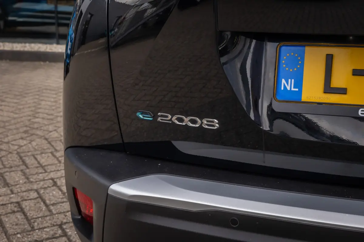 EV GT Pack 50 kWh | (Elektrisch) panorama-dak | Cruise adaptief | Camera | Apple Carplay/Android Auto | Lederen/alcantara bekleding | Stoel verwarming | Keyless | Digitaal dashboard | Achter