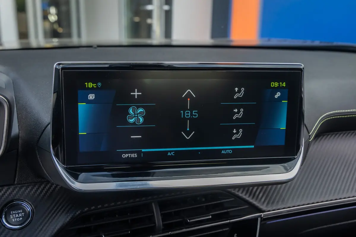 EV GT Pack 50 kWh | (Elektrisch) panorama-dak | Cruise adaptief | Camera | Apple Carplay/Android Auto | Lederen/alcantara bekleding | Stoel verwarming | Keyless | Digitaal dashboard | Achter