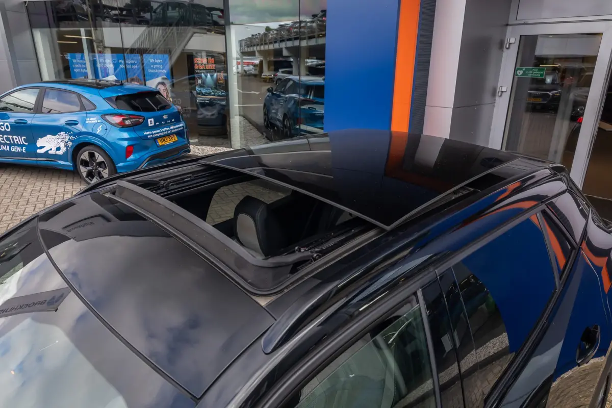 EV GT Pack 50 kWh | (Elektrisch) panorama-dak | Cruise adaptief | Camera | Apple Carplay/Android Auto | Lederen/alcantara bekleding | Stoel verwarming | Keyless | Digitaal dashboard | Achter
