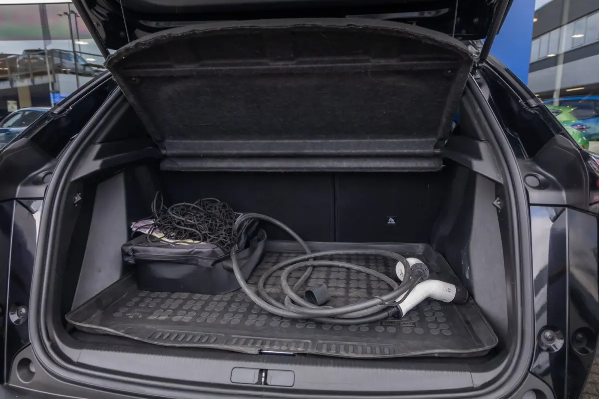 EV GT Pack 50 kWh | (Elektrisch) panorama-dak | Cruise adaptief | Camera | Apple Carplay/Android Auto | Lederen/alcantara bekleding | Stoel verwarming | Keyless | Digitaal dashboard | Achter