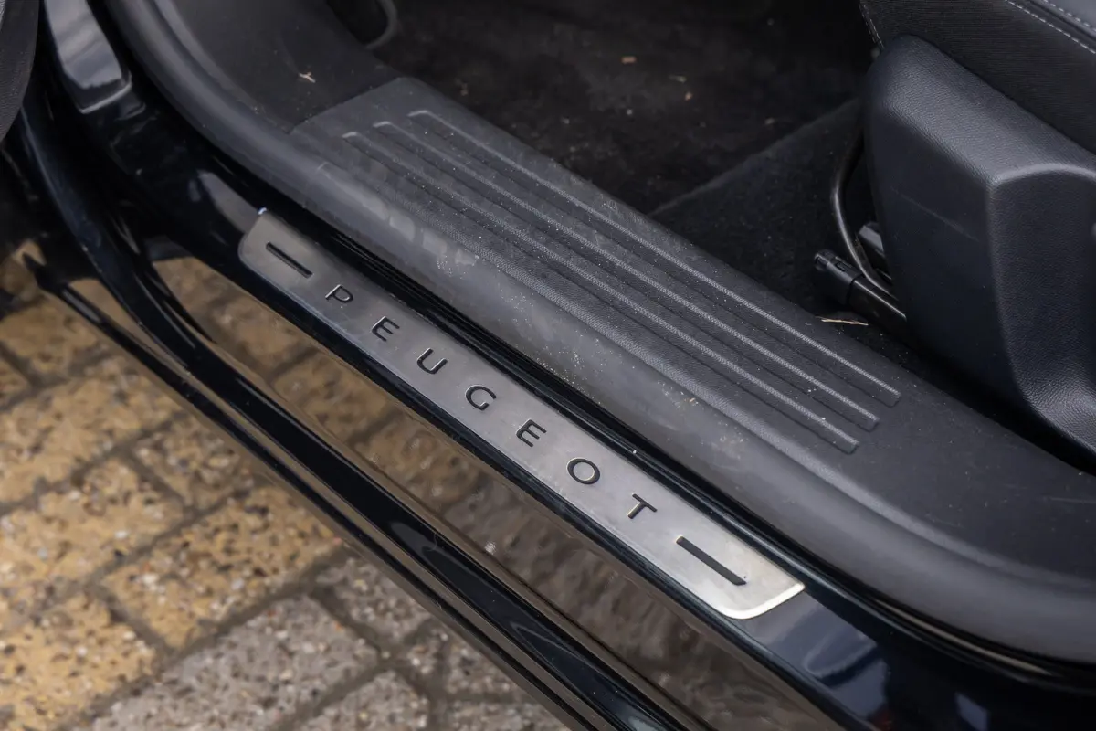 EV GT Pack 50 kWh | (Elektrisch) panorama-dak | Cruise adaptief | Camera | Apple Carplay/Android Auto | Lederen/alcantara bekleding | Stoel verwarming | Keyless | Digitaal dashboard | Achter