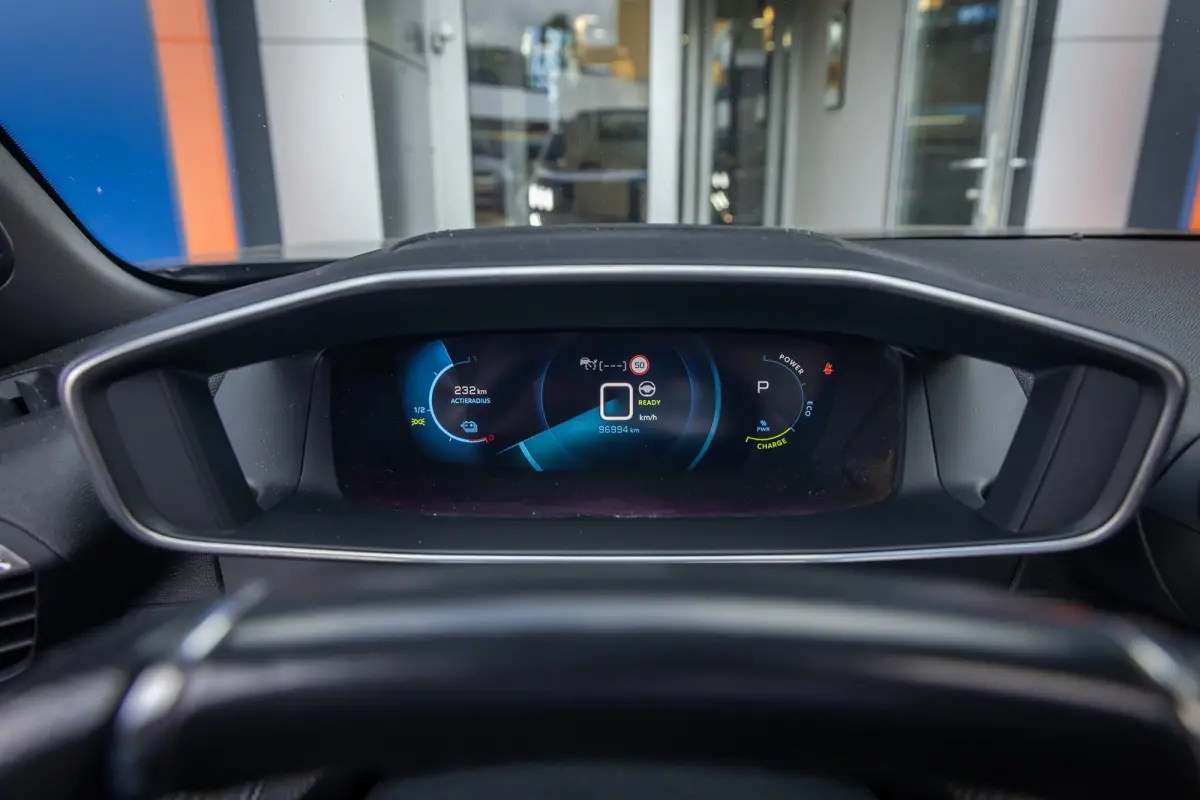 EV GT Pack 50 kWh | (Elektrisch) panorama-dak | Cruise adaptief | Camera | Apple Carplay/Android Auto | Lederen/alcantara bekleding | Stoel verwarming | Keyless | Digitaal dashboard | Achter