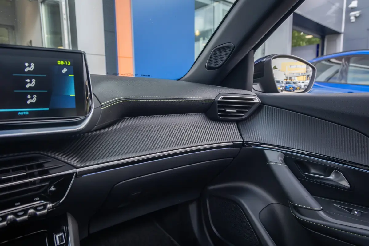 EV GT Pack 50 kWh | (Elektrisch) panorama-dak | Cruise adaptief | Camera | Apple Carplay/Android Auto | Lederen/alcantara bekleding | Stoel verwarming | Keyless | Digitaal dashboard | Achter