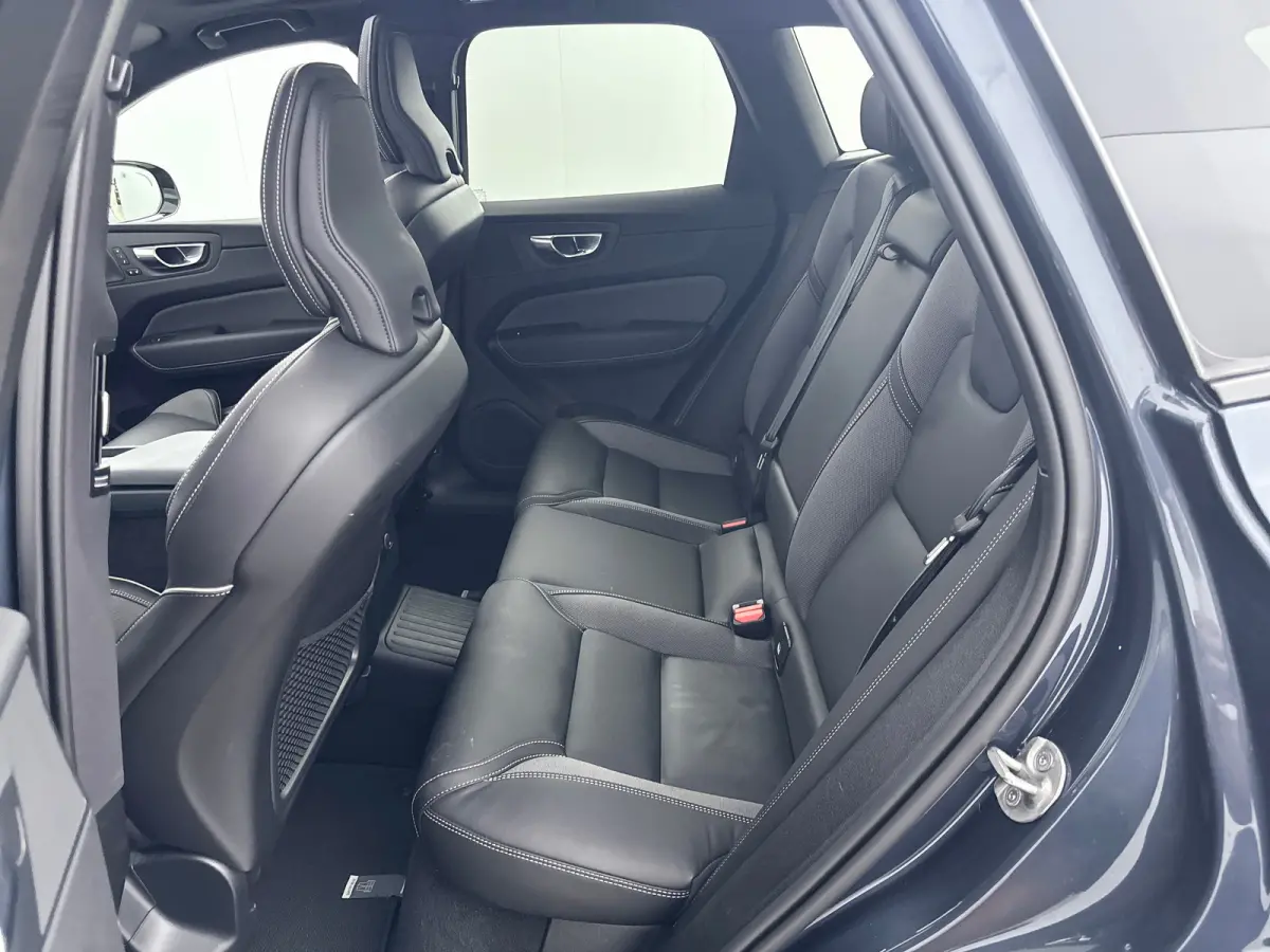 T6 Recharge Plus Dark | 21" | Trekhaak | Harman Kardon | 360 Camera | Elektr. verst. Sportstoelen | Panoramadak | Adaptieve Cruise | BLIS