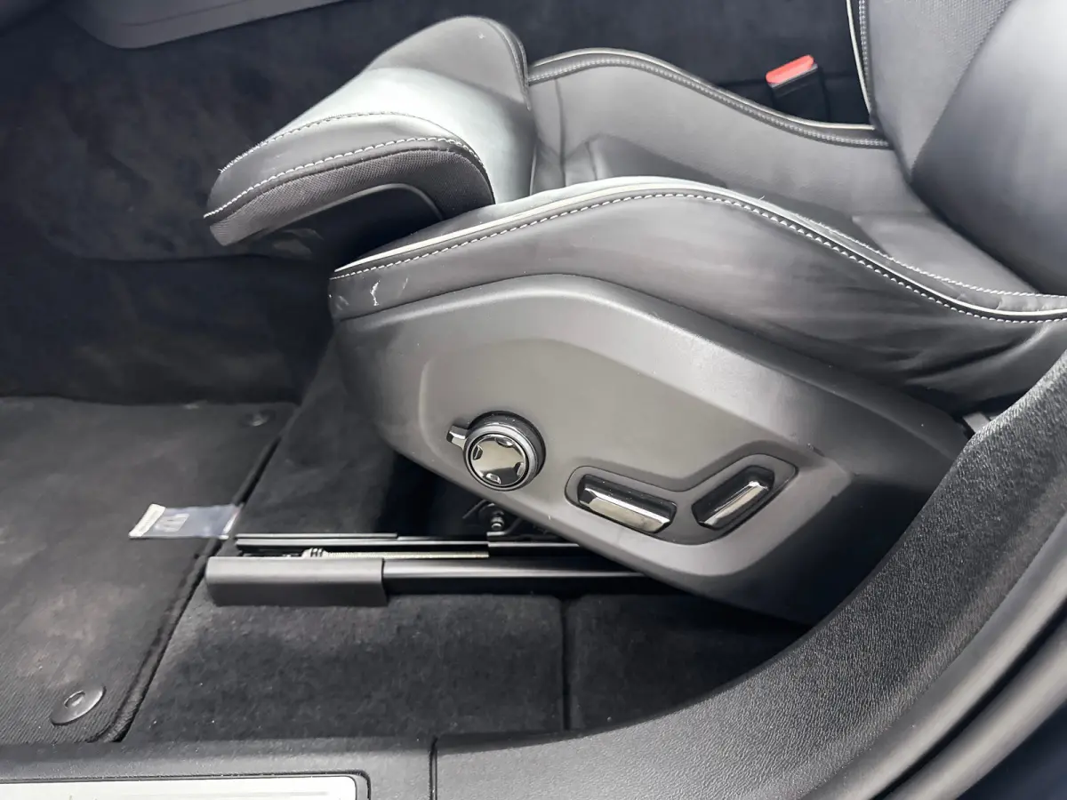 T6 Recharge Plus Dark | 21" | Trekhaak | Harman Kardon | 360 Camera | Elektr. verst. Sportstoelen | Panoramadak | Adaptieve Cruise | BLIS