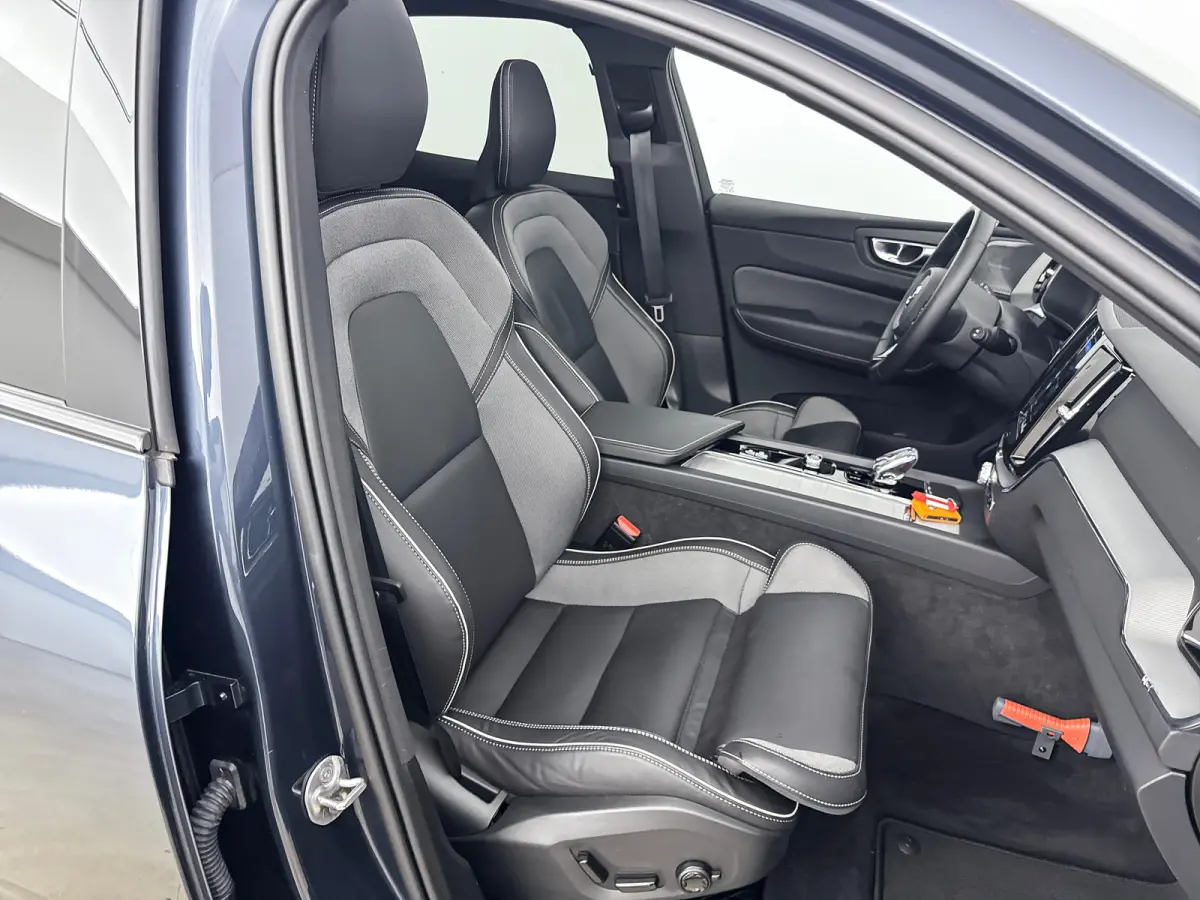 T6 Recharge Plus Dark | 21" | Trekhaak | Harman Kardon | 360 Camera | Elektr. verst. Sportstoelen | Panoramadak | Adaptieve Cruise | BLIS
