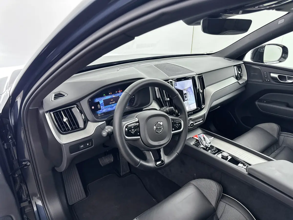 T6 Recharge Plus Dark | 21" | Trekhaak | Harman Kardon | 360 Camera | Elektr. verst. Sportstoelen | Panoramadak | Adaptieve Cruise | BLIS