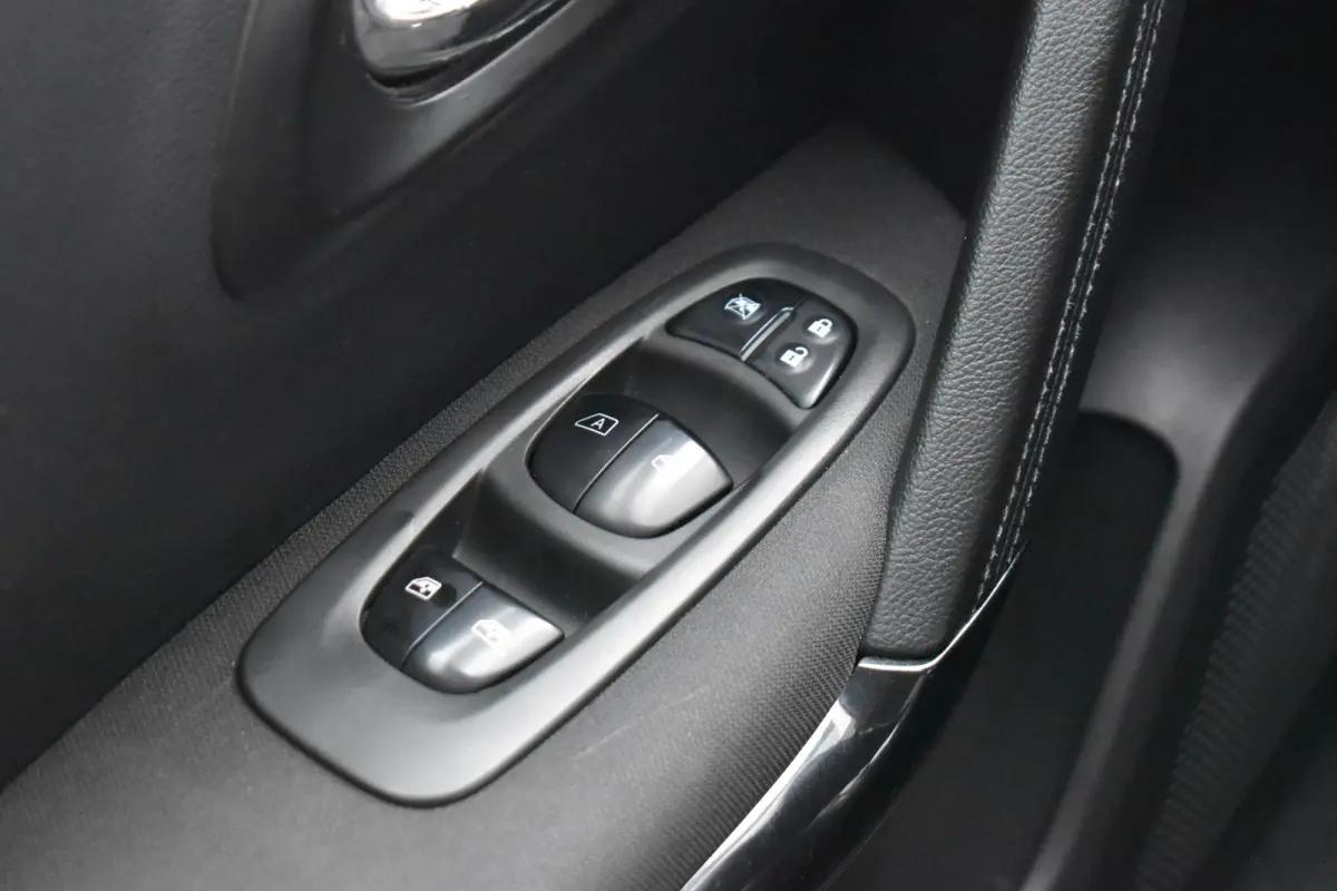 1.2 TCe ECC LMV NAVI TREKHAAK CRUISE