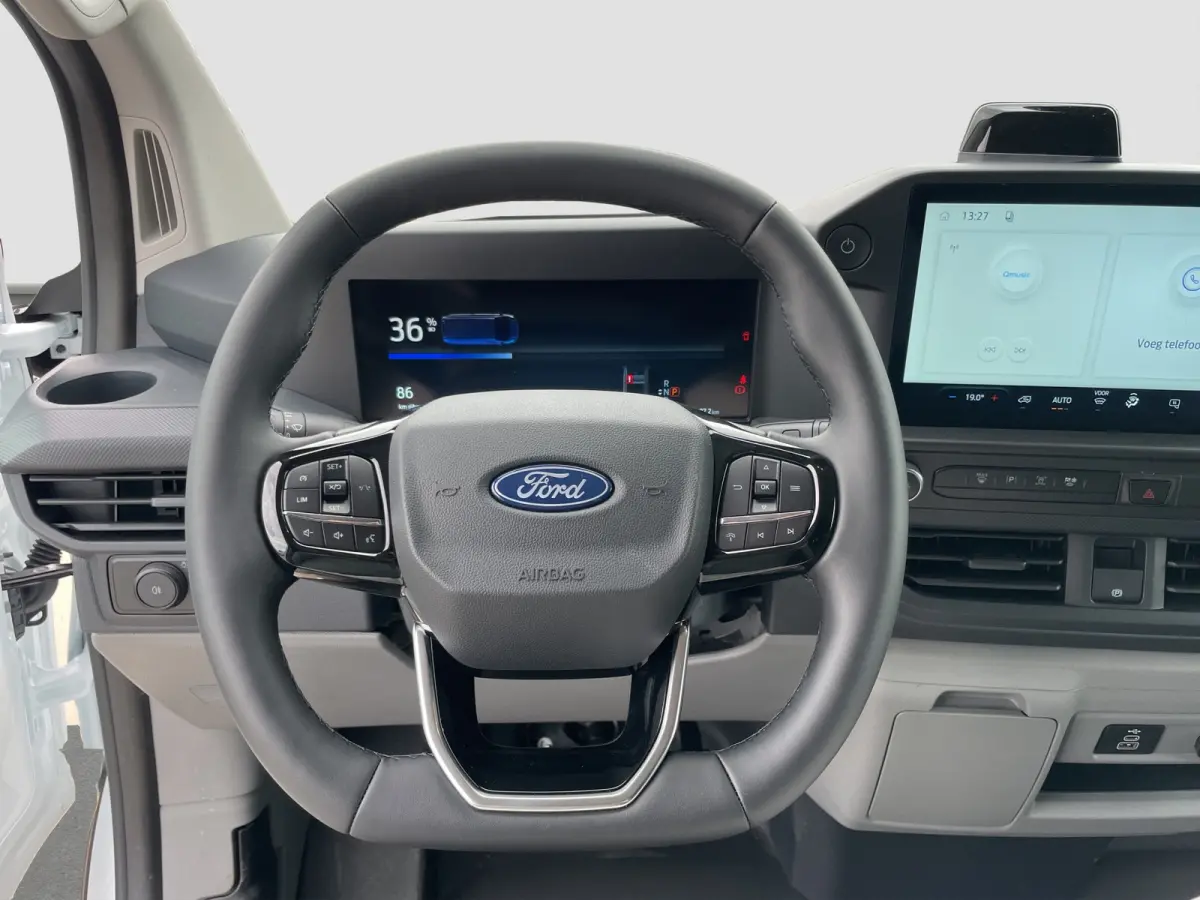 320 L1H1 Limited 71 kWh | Cruise Control | Camera | CarPlay | Bluetooth |