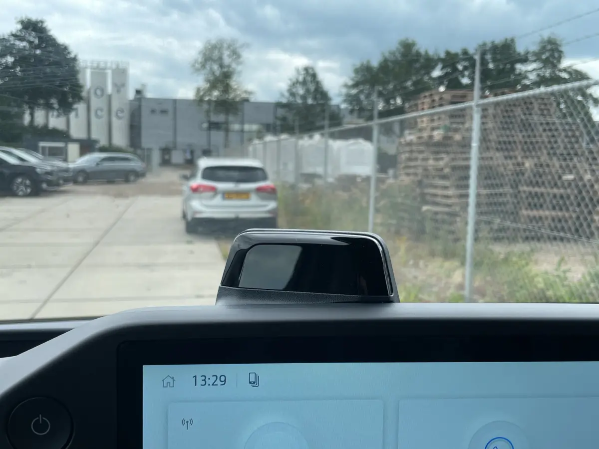 320 L1H1 Limited 71 kWh | Cruise Control | Camera | CarPlay | Bluetooth |