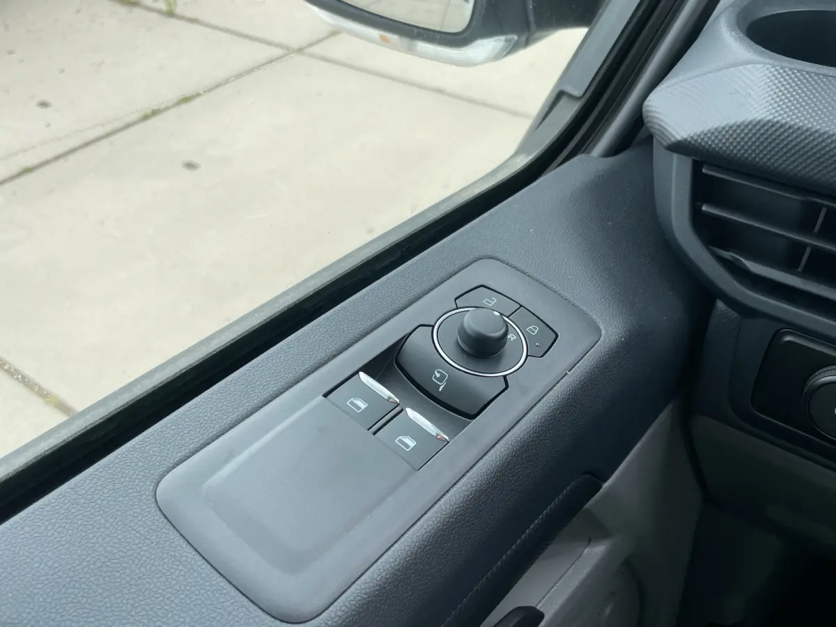 320 L1H1 Limited 71 kWh | Cruise Control | Camera | CarPlay | Bluetooth |