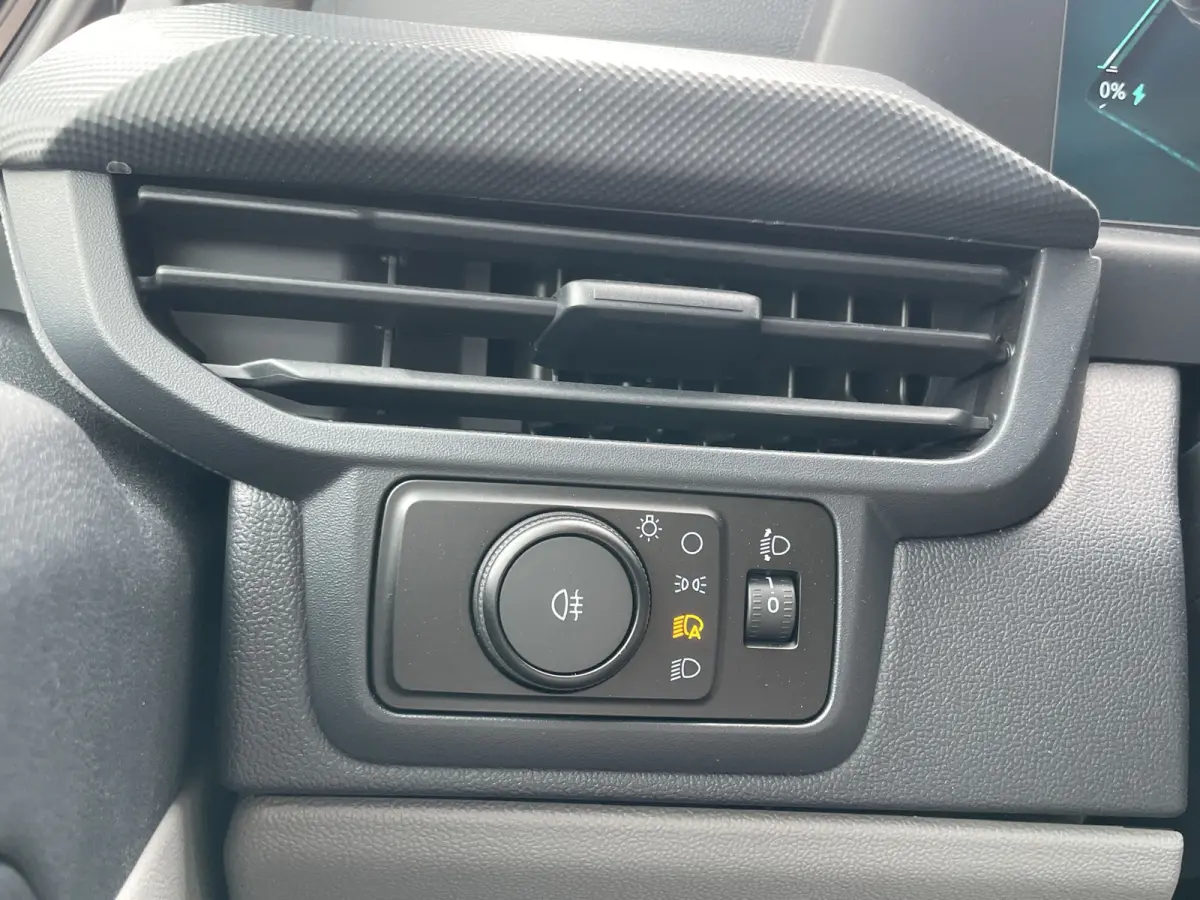 320 L1H1 Limited 71 kWh | Cruise Control | Camera | CarPlay | Bluetooth |