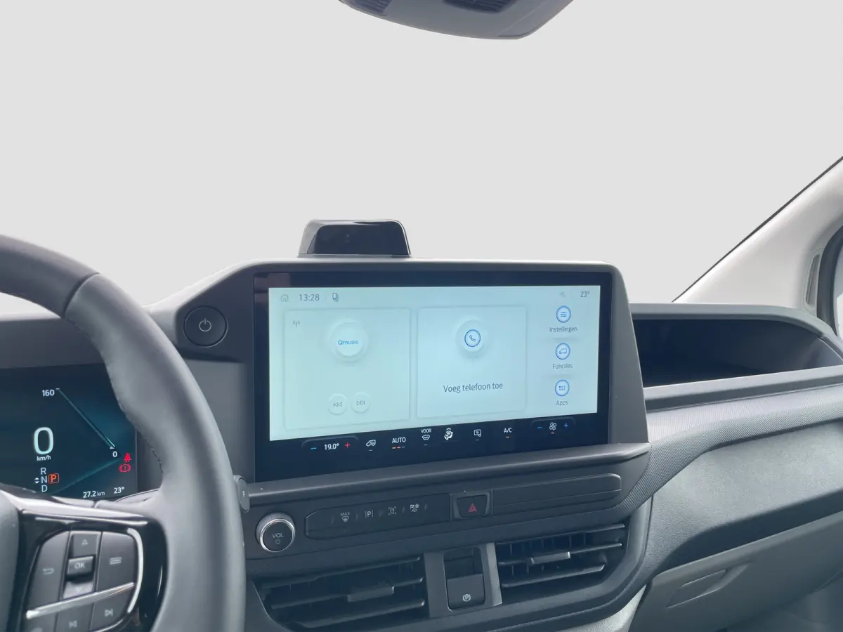 320 L1H1 Limited 71 kWh | Cruise Control | Camera | CarPlay | Bluetooth |
