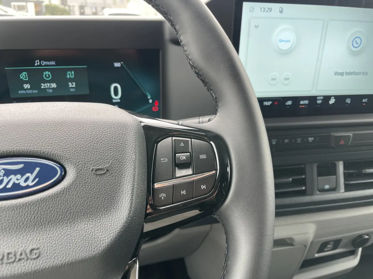 320 L1H1 Limited 71 kWh | Cruise Control | Camera | CarPlay | Bluetooth |
