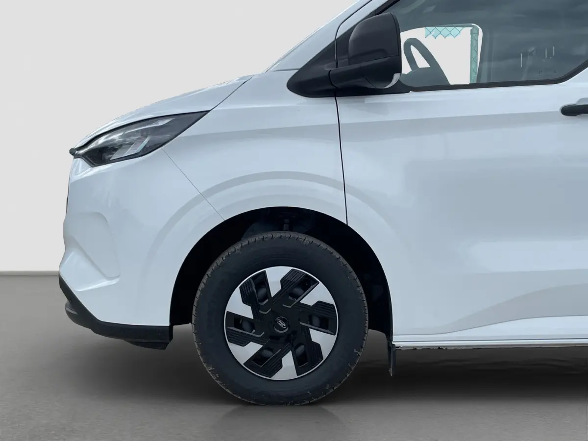320 L1H1 Limited 71 kWh | Cruise Control | Camera | CarPlay | Bluetooth |