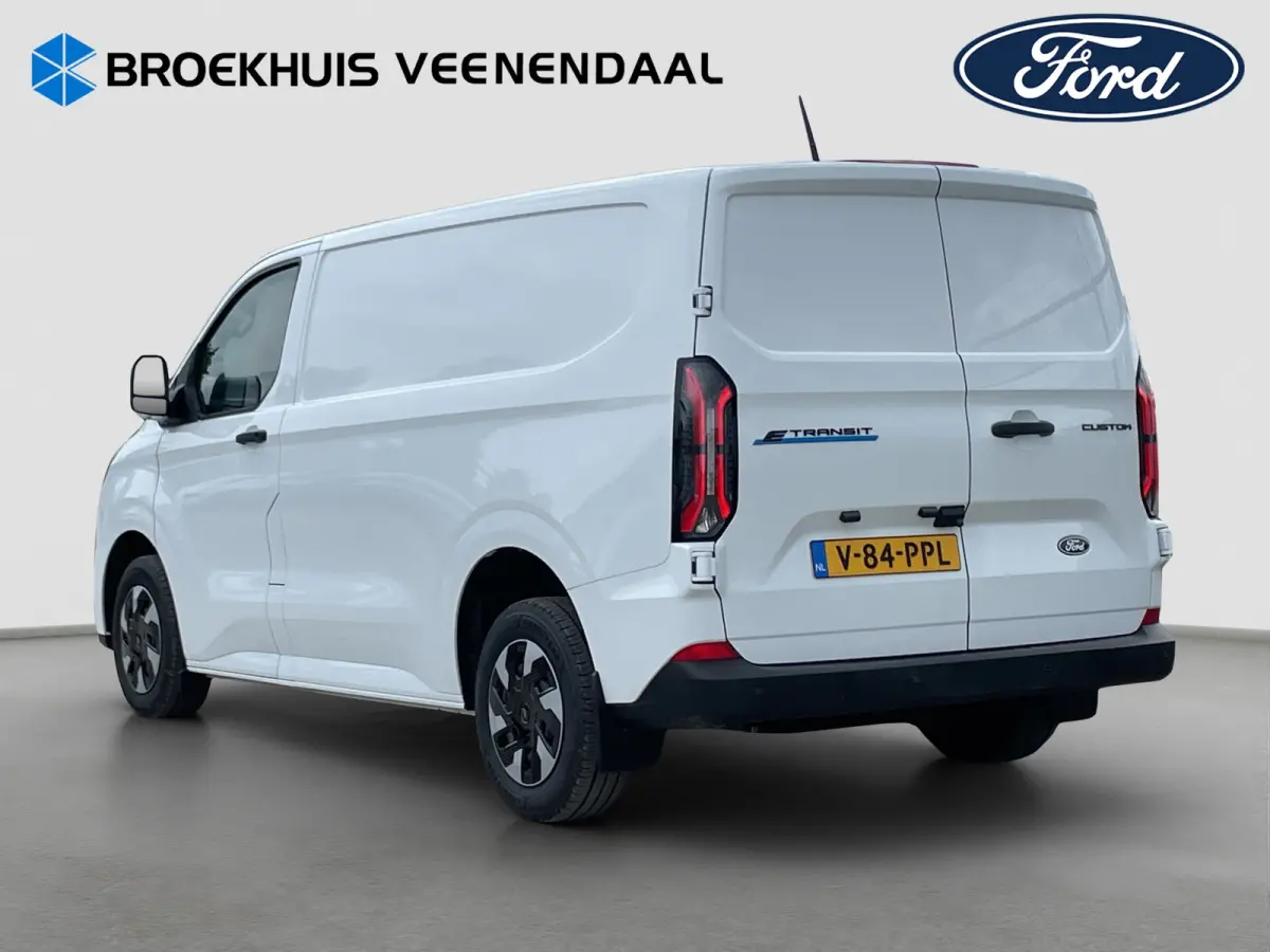320 L1H1 Limited 71 kWh | Cruise Control | Camera | CarPlay | Bluetooth |