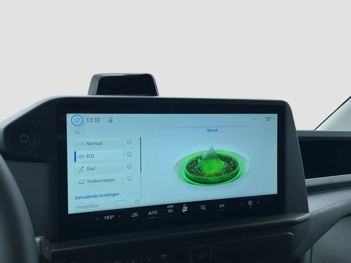 320 L1H1 Limited 71 kWh | Cruise Control | Camera | CarPlay | Bluetooth |