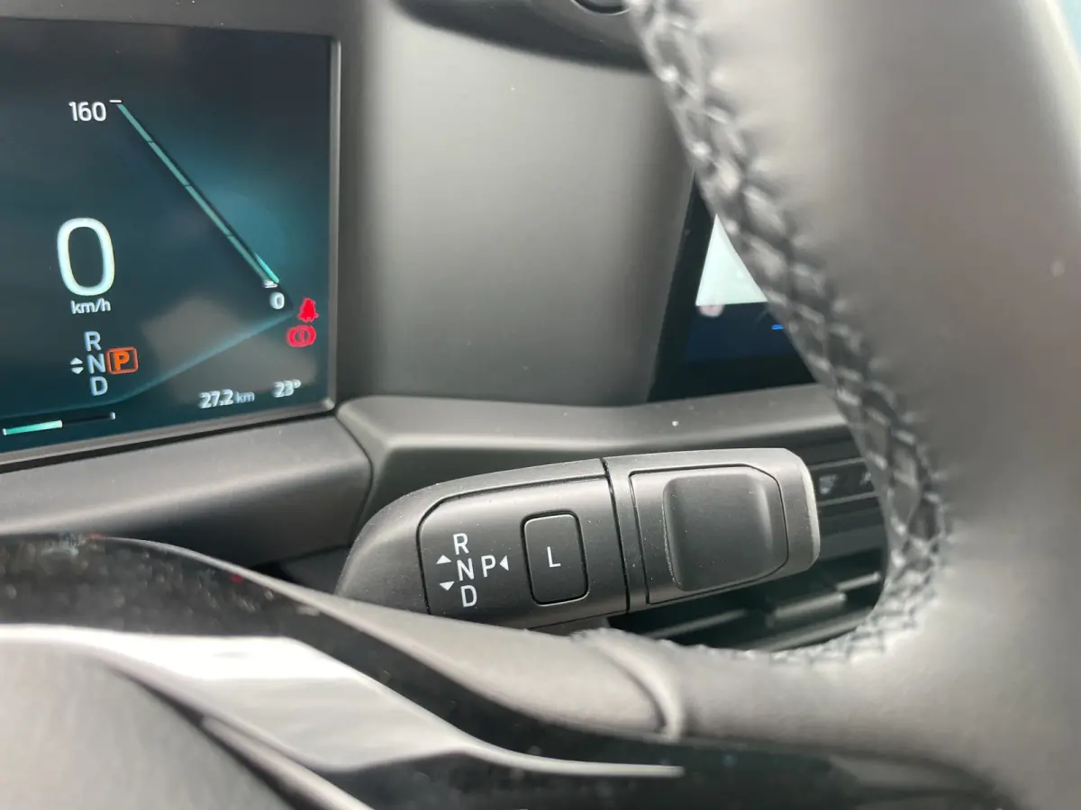 320 L1H1 Limited 71 kWh | Cruise Control | Camera | CarPlay | Bluetooth |