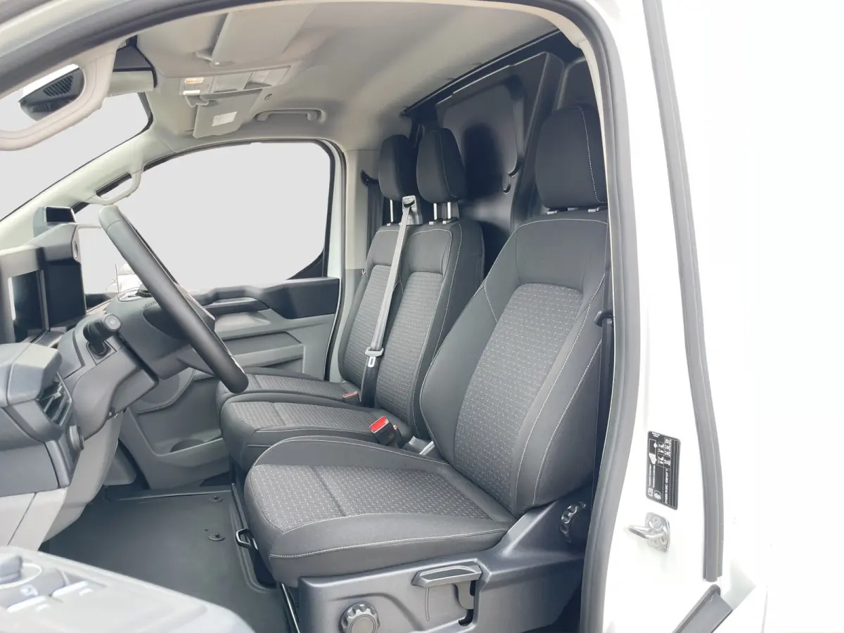 320 L1H1 Limited 71 kWh | Cruise Control | Camera | CarPlay | Bluetooth |