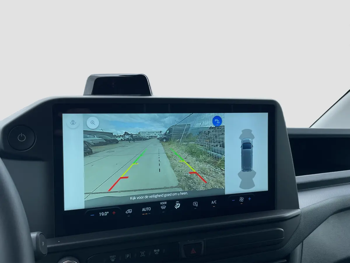 320 L1H1 Limited 71 kWh | Cruise Control | Camera | CarPlay | Bluetooth |