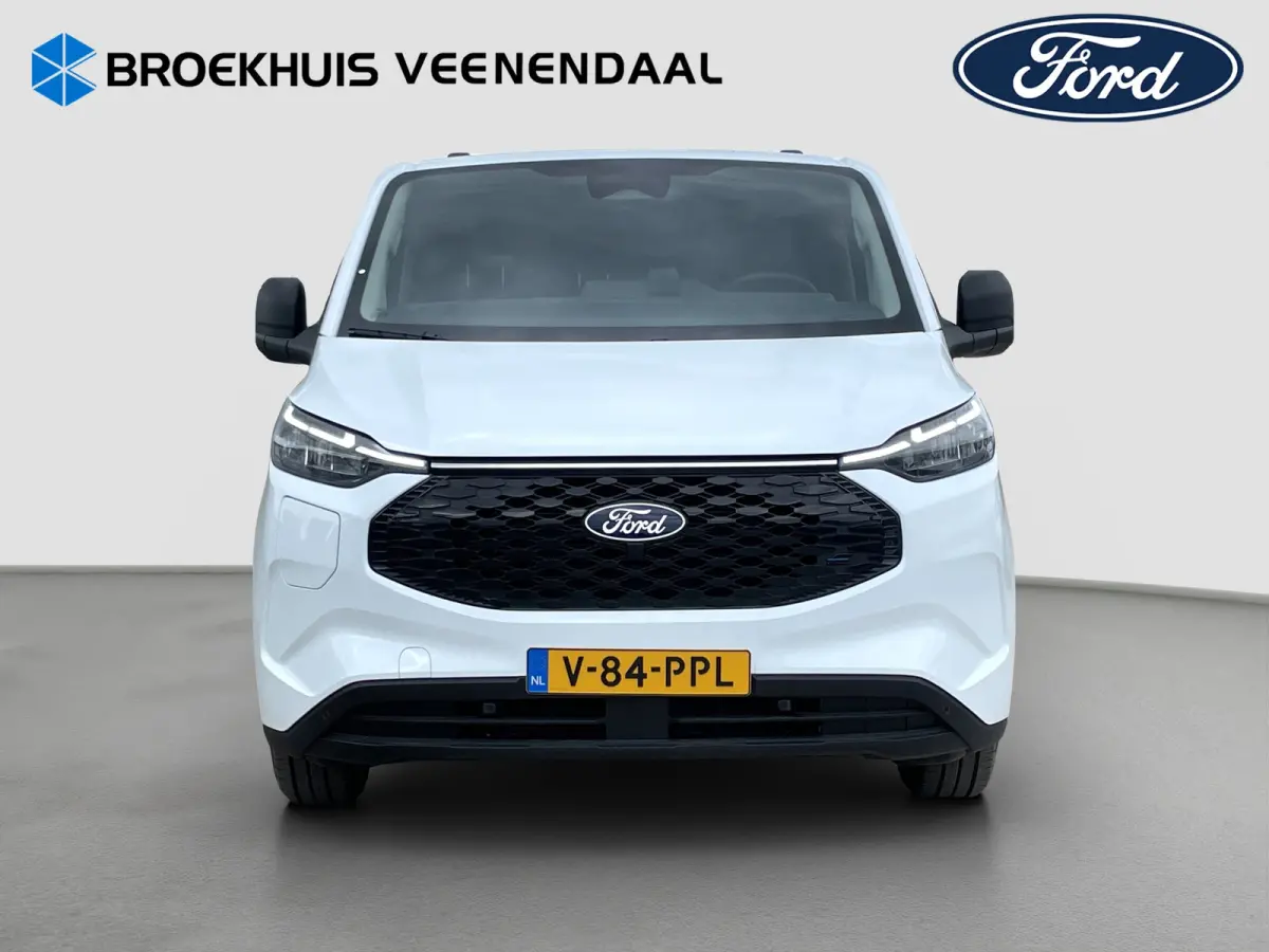 320 L1H1 Limited 71 kWh | Cruise Control | Camera | CarPlay | Bluetooth |