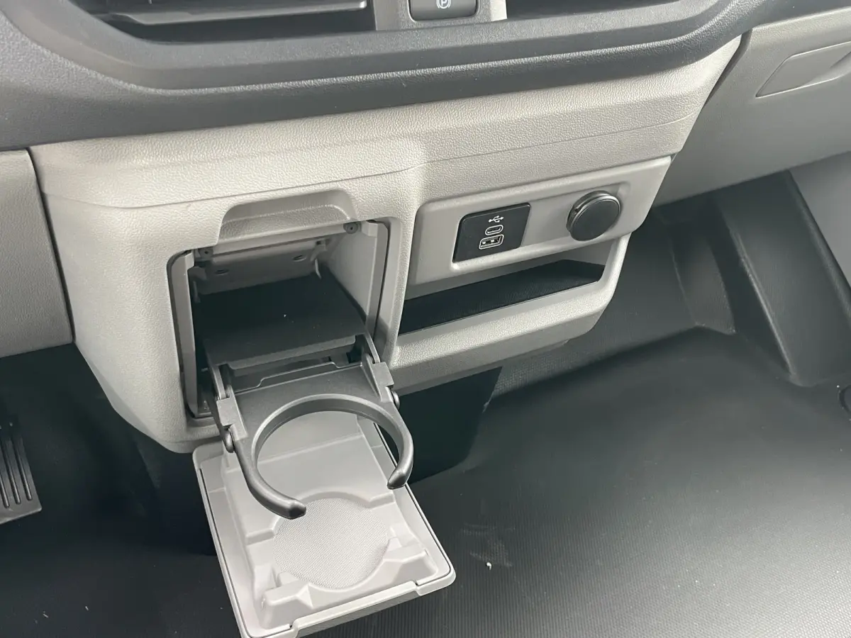 320 L1H1 Limited 71 kWh | Cruise Control | Camera | CarPlay | Bluetooth |