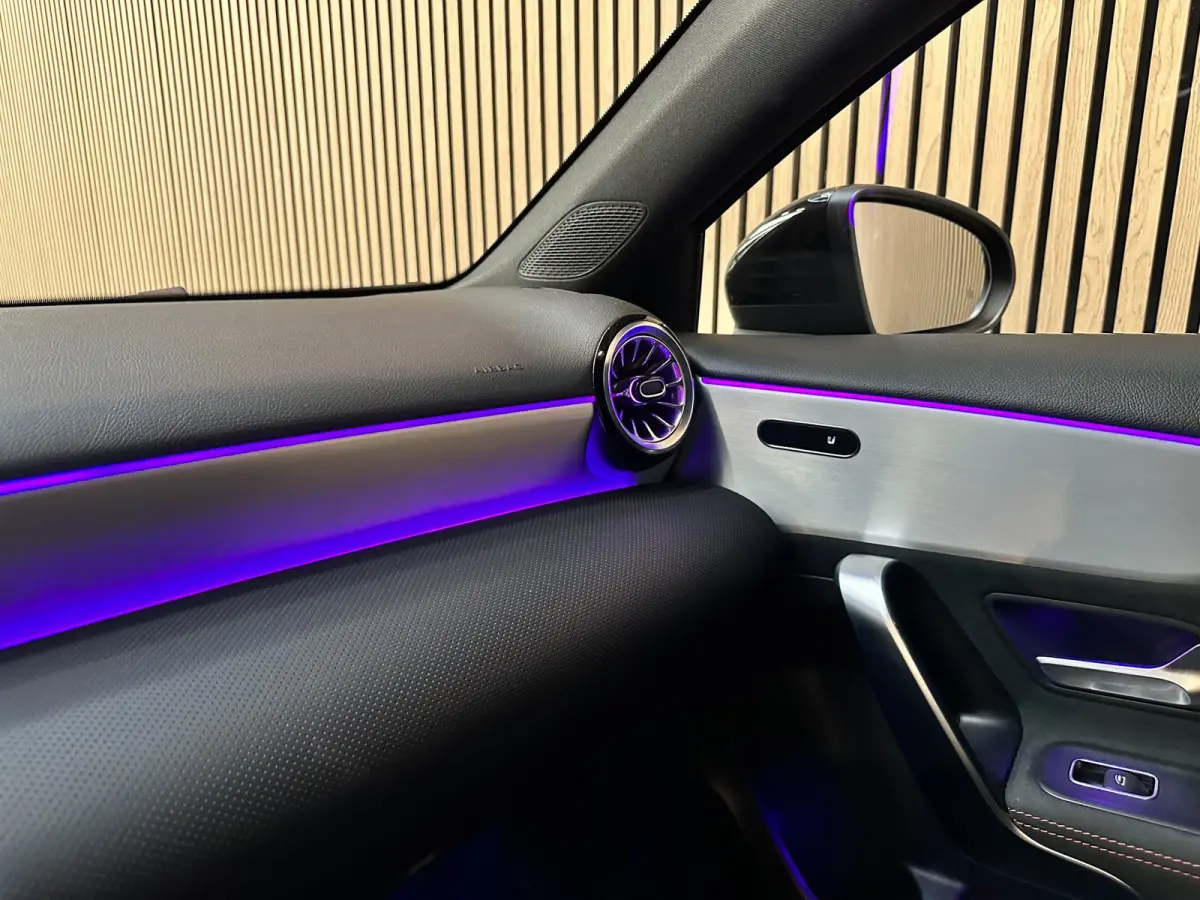 200 AMG Line - Pano - Ambiance - ACC