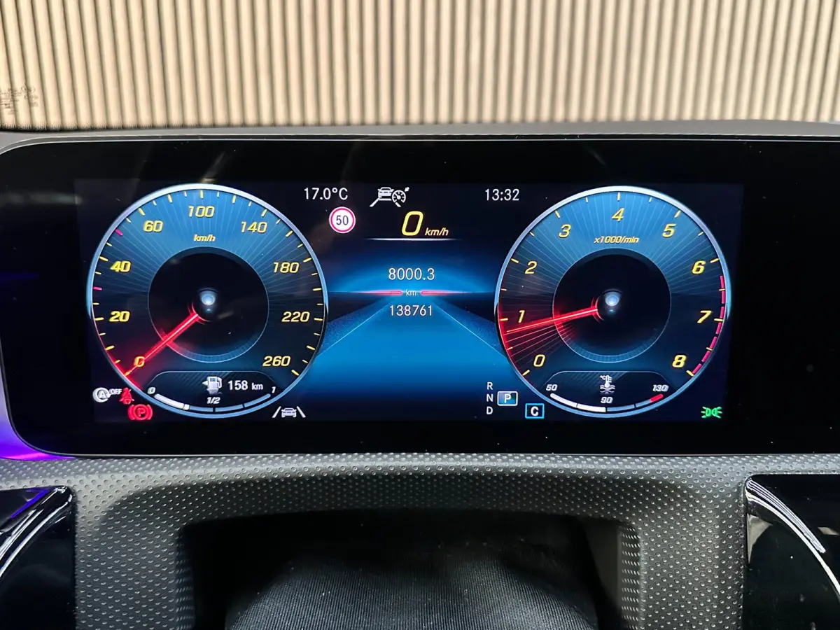 200 AMG Line - Pano - Ambiance - ACC