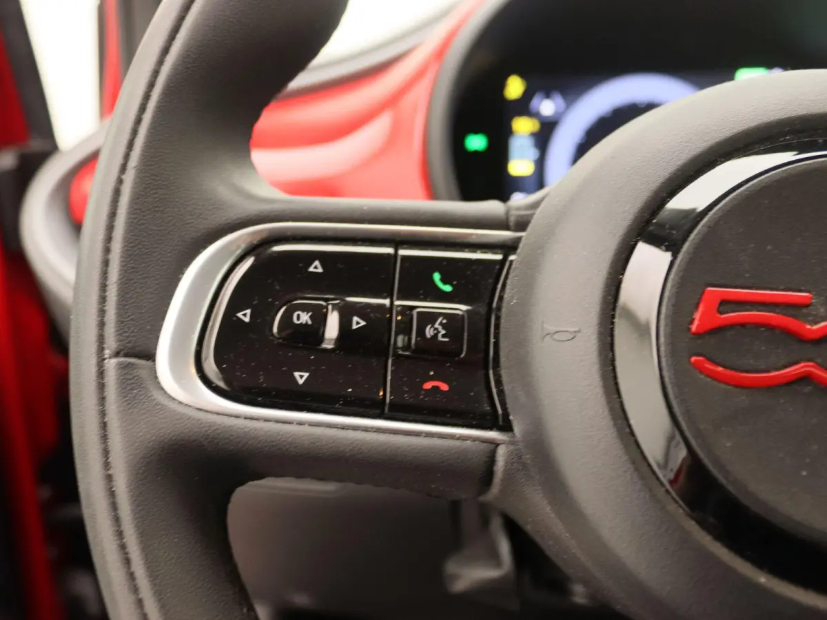RED 24 kWh | Navigatie | Climate Control | 1e eigenaar ! |