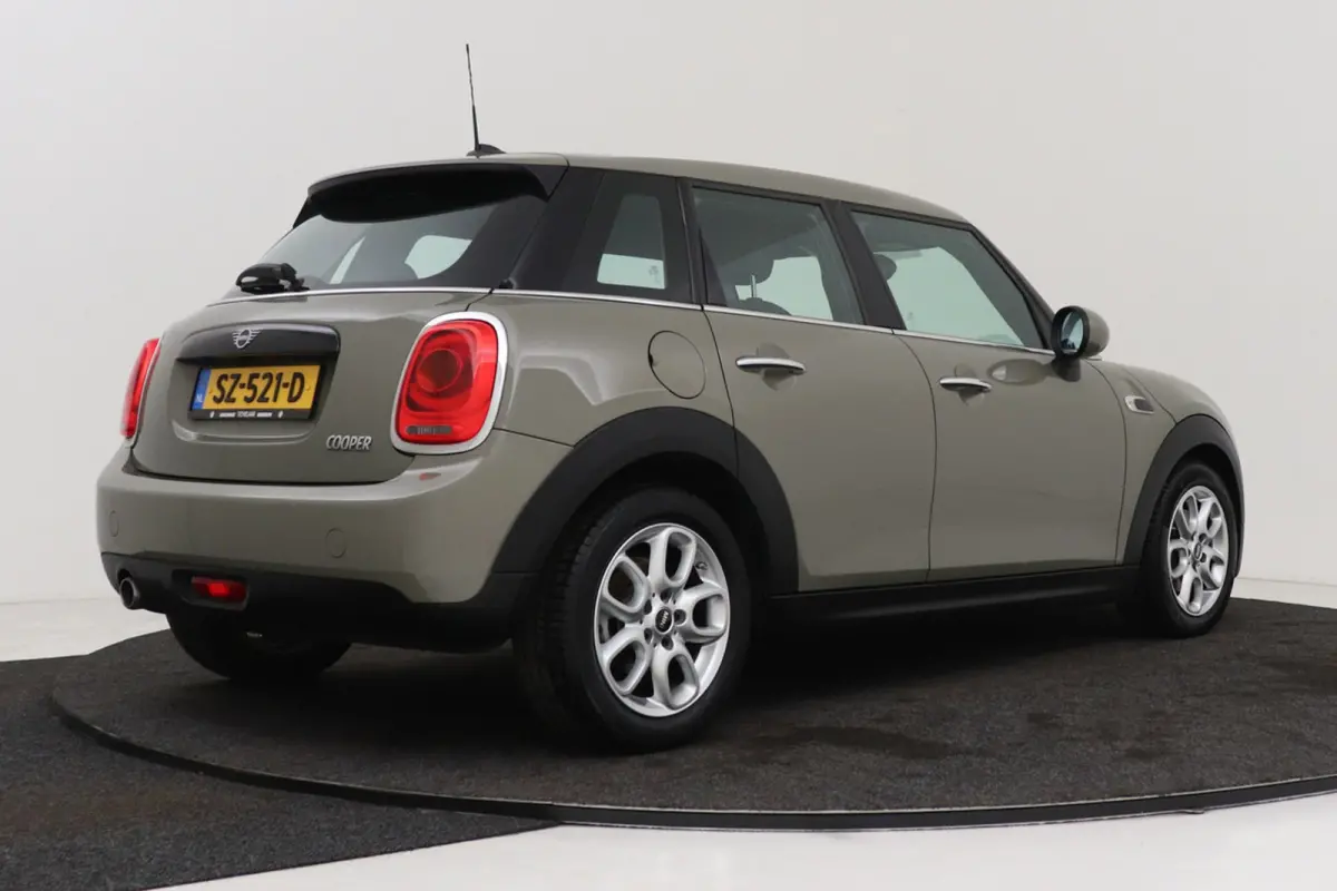1.5 Cooper Salt | Airco | Org NL | Dealer Ond. | Cruise Control | CarPlay | Navigatie |