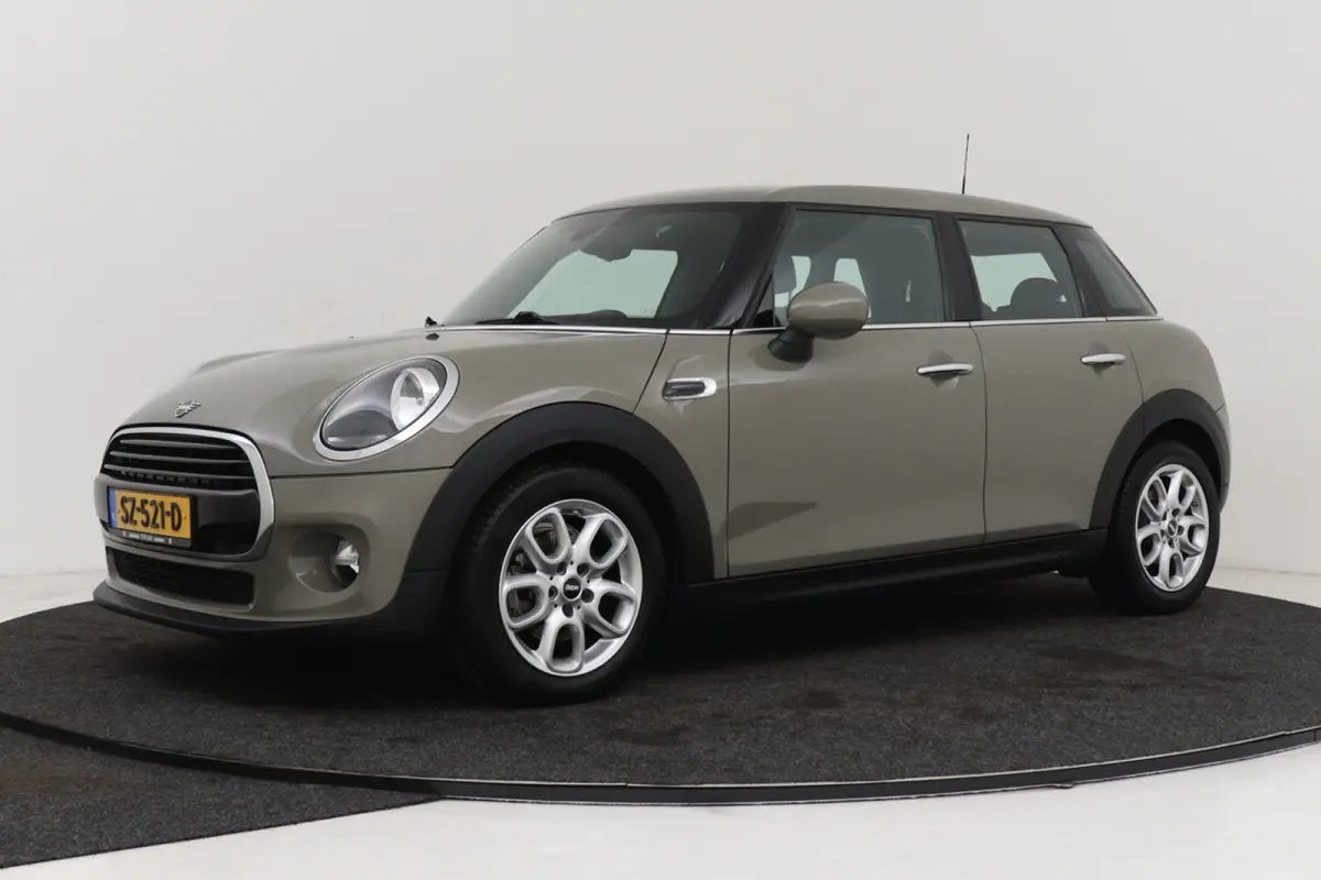 1.5 Cooper Salt | Airco | Org NL | Dealer Ond. | Cruise Control | CarPlay | Navigatie |