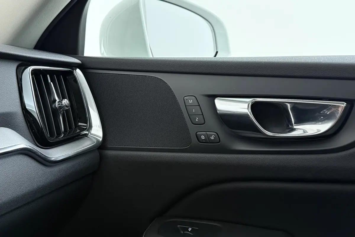 2.0 T8 Twin Engine AWD Inscription | Panoramadak | CarPlay | Stoelventilatie & Verwarming | Memory | Pilot assist | PDC