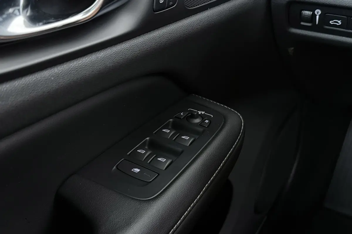 2.0 T8 Twin Engine AWD Inscription | Panoramadak | CarPlay | Stoelventilatie & Verwarming | Memory | Pilot assist | PDC