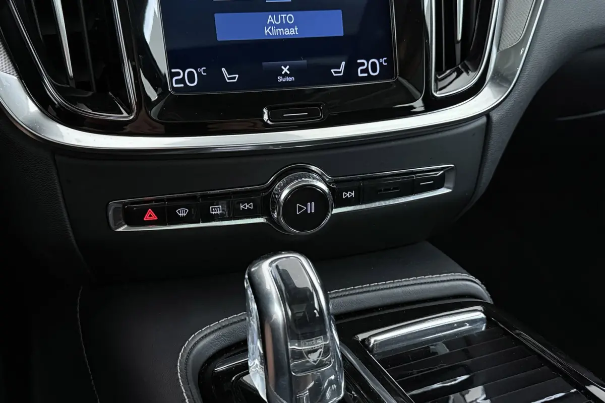 2.0 T8 Twin Engine AWD Inscription | Panoramadak | CarPlay | Stoelventilatie & Verwarming | Memory | Pilot assist | PDC
