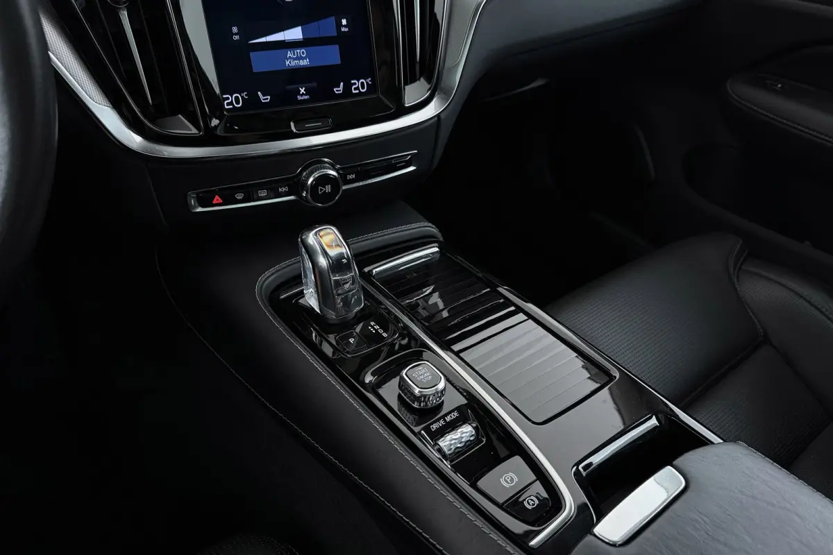 2.0 T8 Twin Engine AWD Inscription | Panoramadak | CarPlay | Stoelventilatie & Verwarming | Memory | Pilot assist | PDC