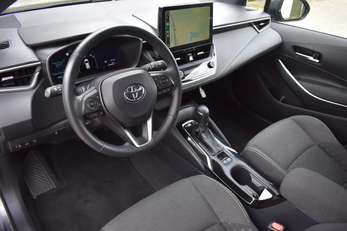 Hybrid 140 Active | Carplay | Camera | Climate Control |