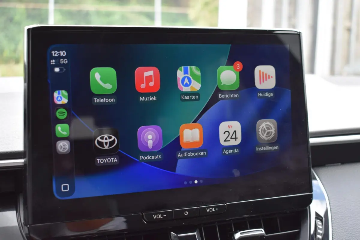 Hybrid 140 Active | Carplay | Camera | Climate Control |