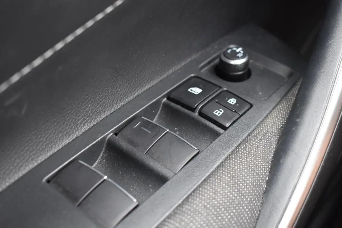 Hybrid 140 Active | Carplay | Camera | Climate Control |
