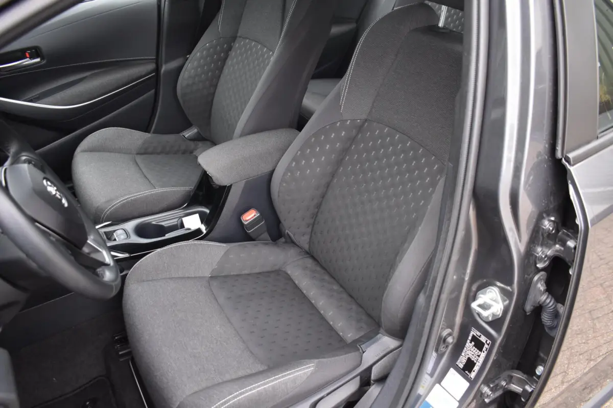 Hybrid 140 Active | Carplay | Camera | Climate Control |