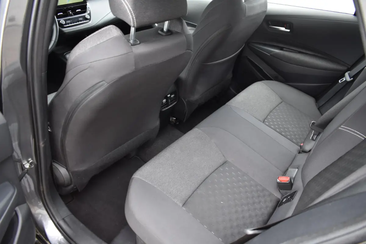 Hybrid 140 Active | Carplay | Camera | Climate Control |