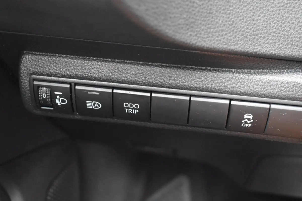 Hybrid 140 Active | Carplay | Camera | Climate Control |