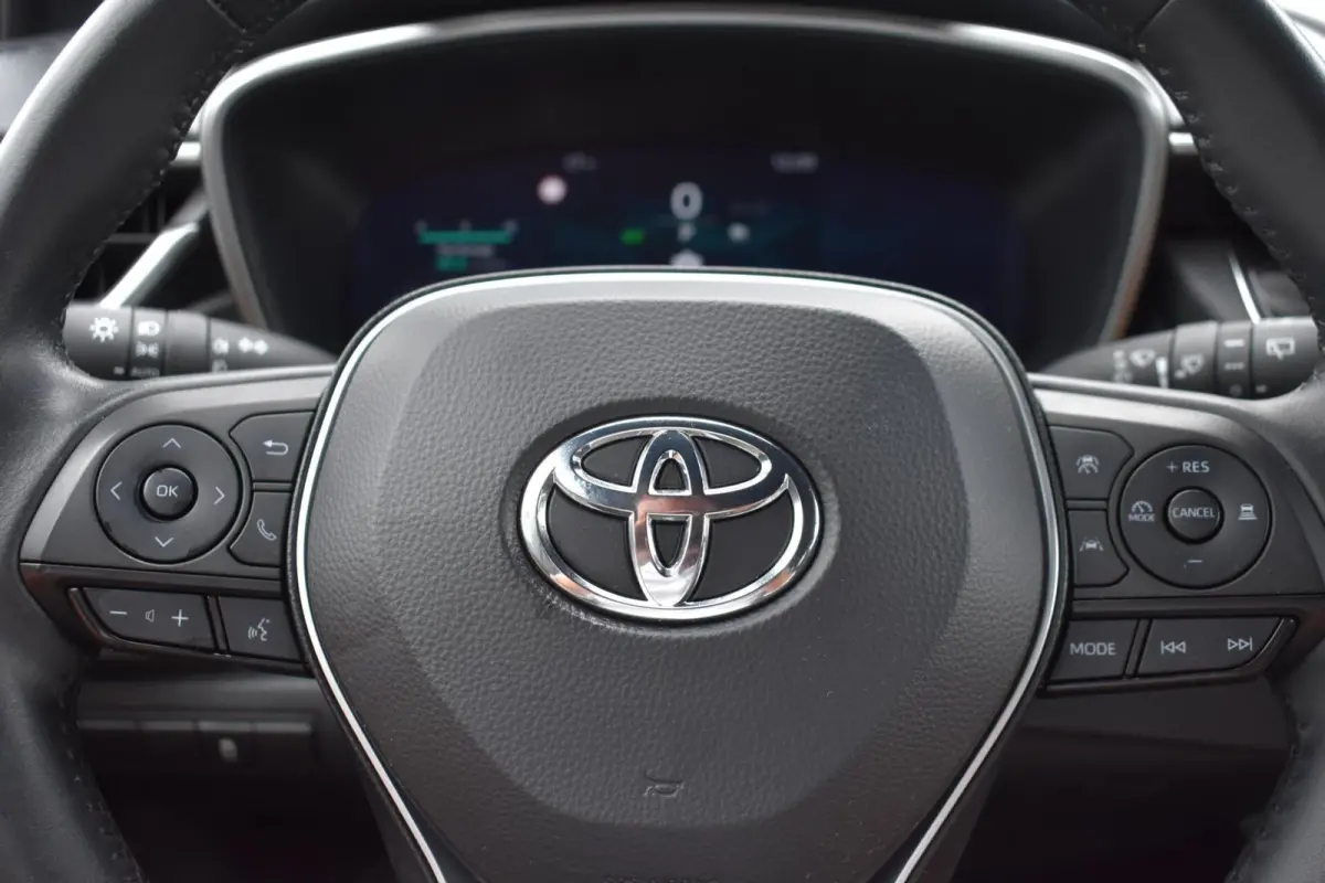 Hybrid 140 Active | Carplay | Camera | Climate Control |