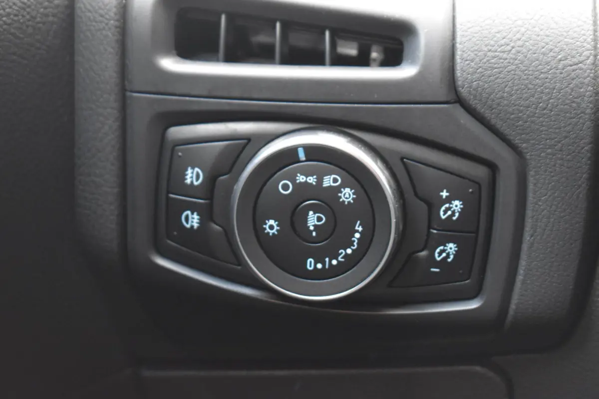 1.5 TDCI ECC LMV NAVI TREKHAAK
