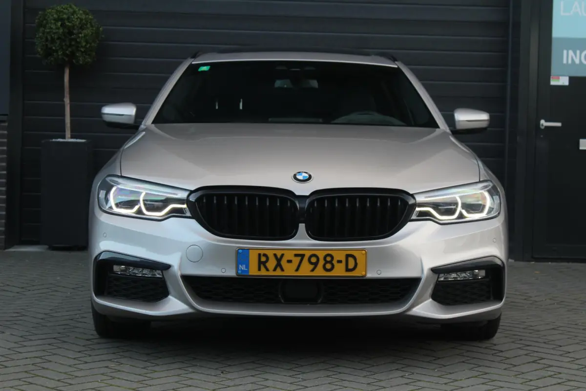 540i xDrive M-Sport High Executive | Panorama Dak | Comfort Stoelen | Trekhaak | HUD