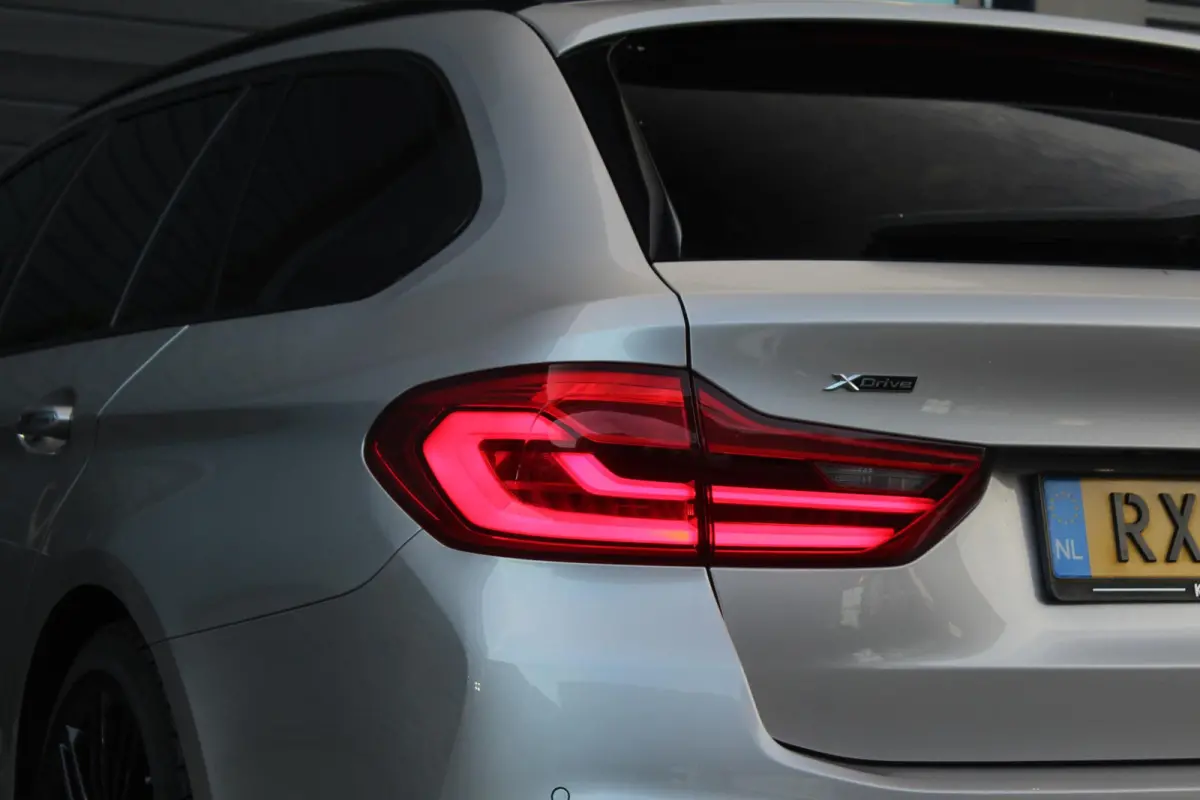 540i xDrive M-Sport High Executive | Panorama Dak | Comfort Stoelen | Trekhaak | HUD