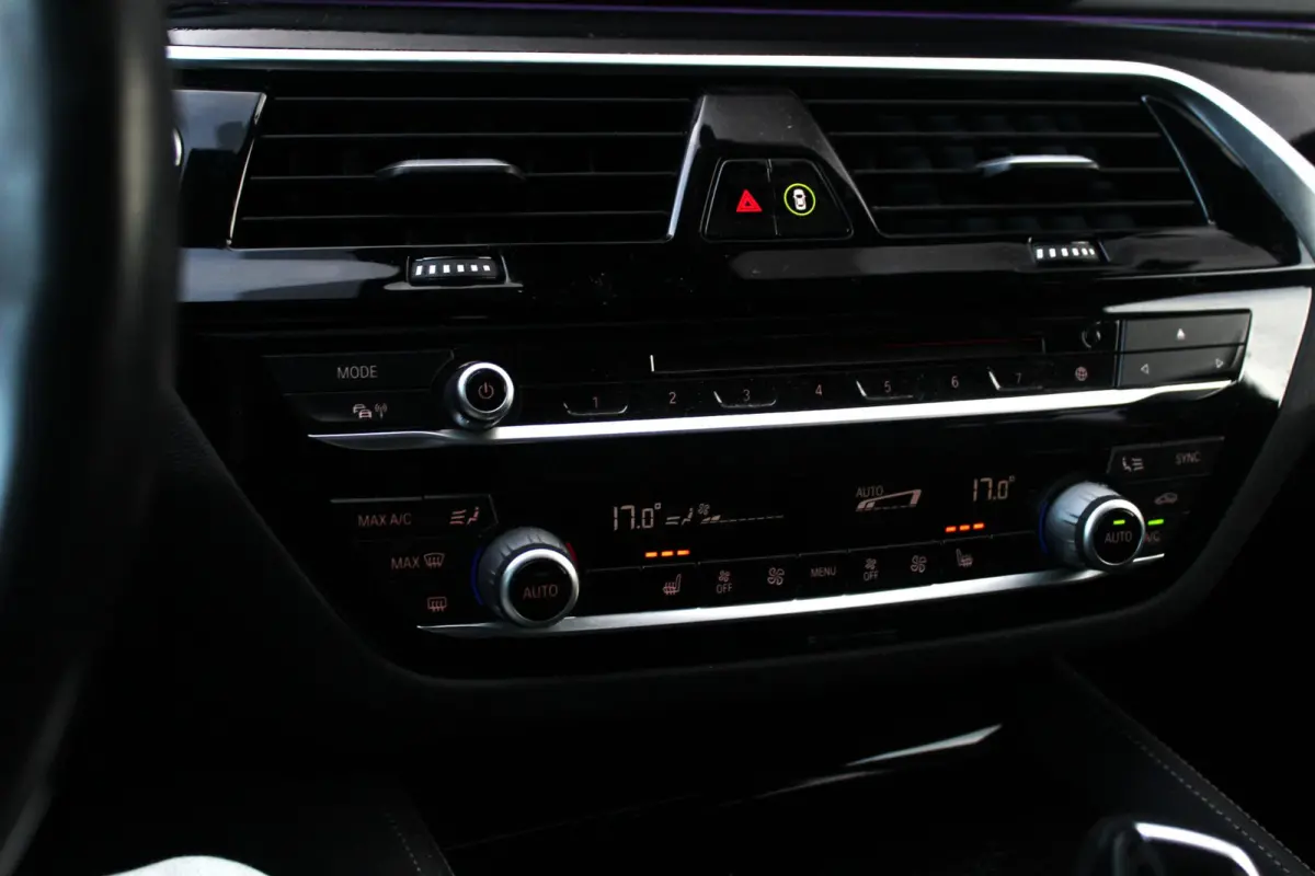 540i xDrive M-Sport High Executive | Panorama Dak | Comfort Stoelen | Trekhaak | HUD