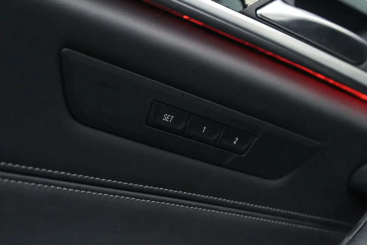 540i xDrive M-Sport High Executive | Panorama Dak | Comfort Stoelen | Trekhaak | HUD